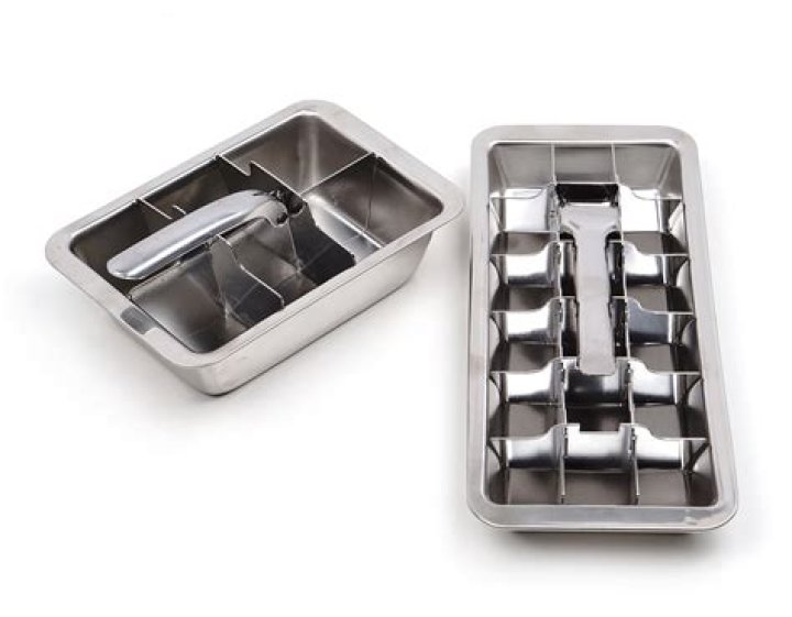 Are metal ice cube trays safe