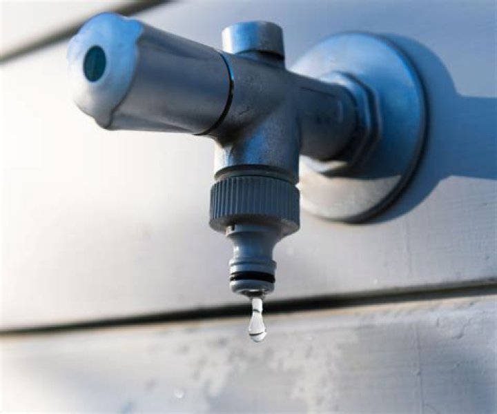 Can low water pressure cause a faucet to drip?
