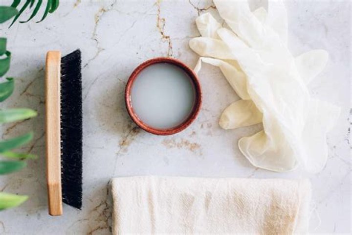 Can poison ivy be washed out of clothing