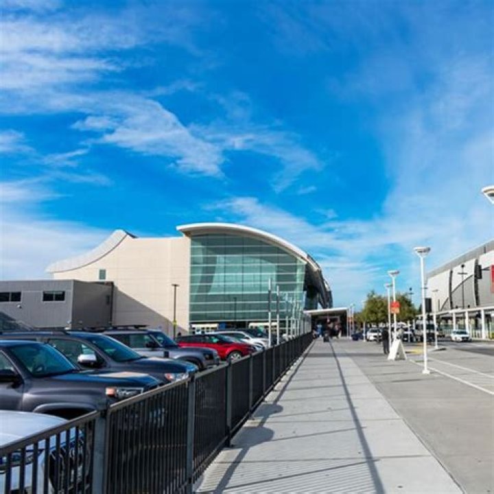 Can you leave your car overnight at Mall of America