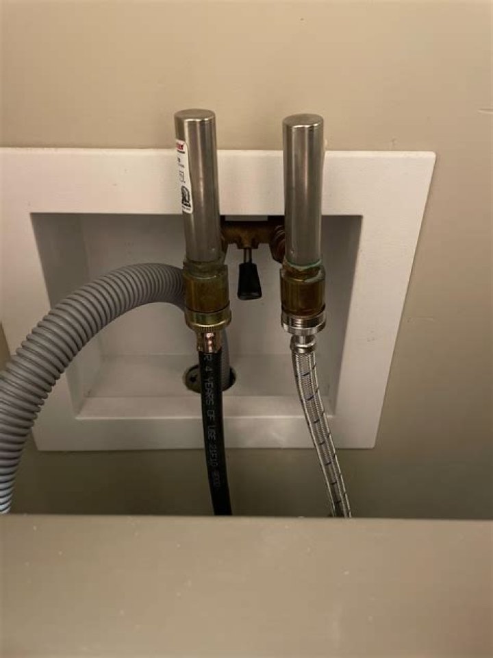 Do I need to turn off water to replace shower faucet?