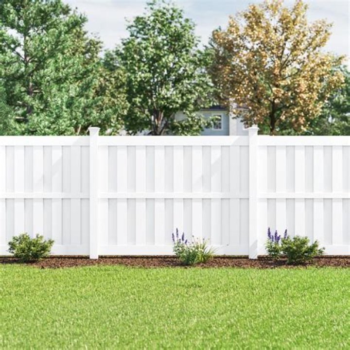 Do vinyl fences block noise
