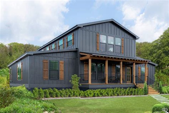 How big is the largest prefab cabin in Tennessee?