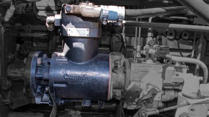 How do truck compressors work