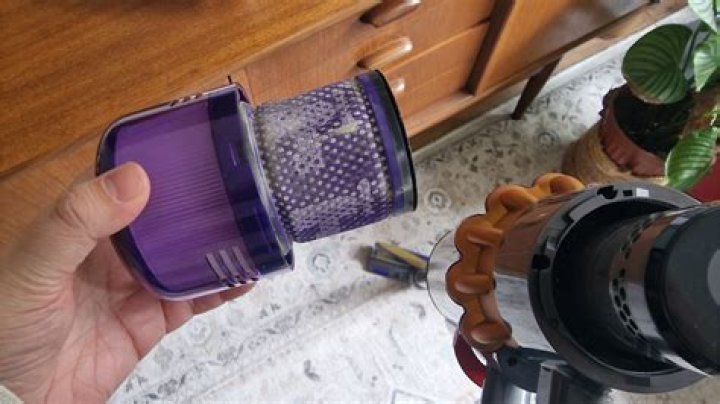 How do you empty the root on a Dyson cyclone