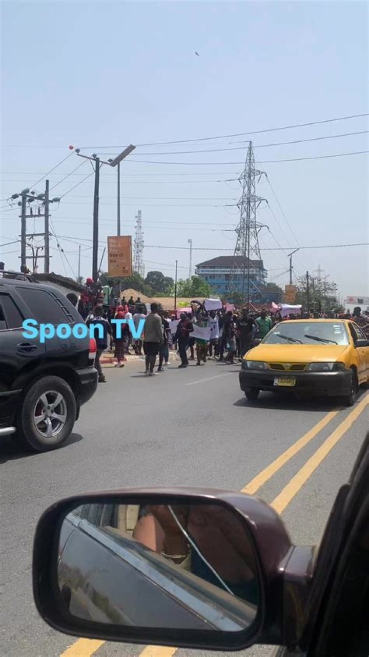 How do you know if a road is 30 mph