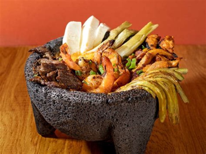 How do you make a molcajete