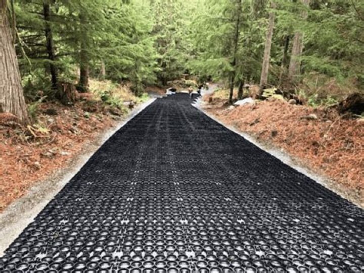 How do you put a gravel grid on a driveway