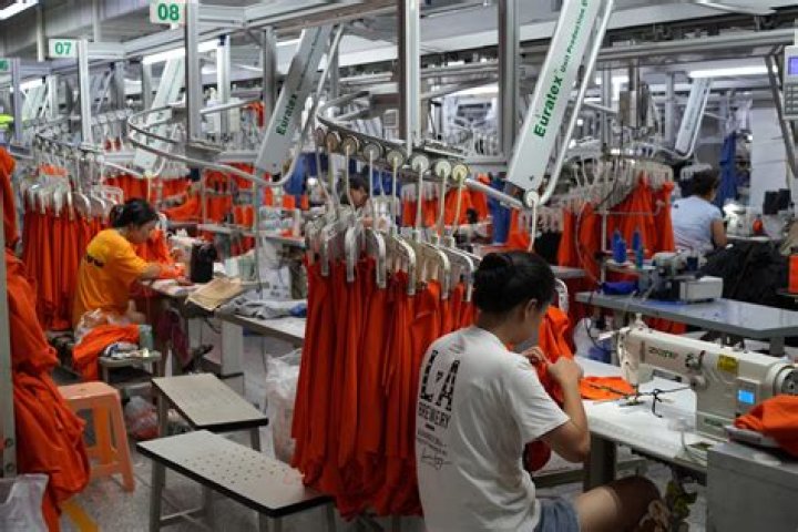How many clothing factories are in the US