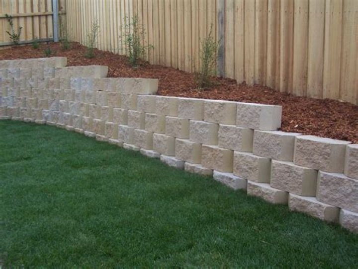 How many retaining wall blocks do I need
