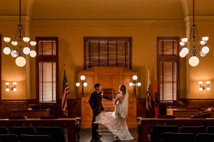 How much does it cost to get married at the courthouse in Dallas Texas