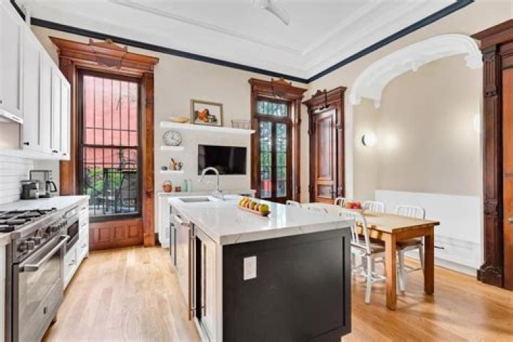 How much does it cost to gut renovate a brownstone