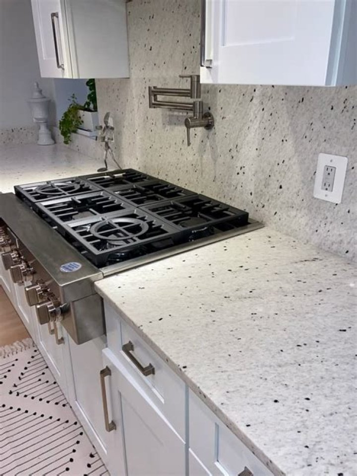 How much does it cost to install white granite countertops?