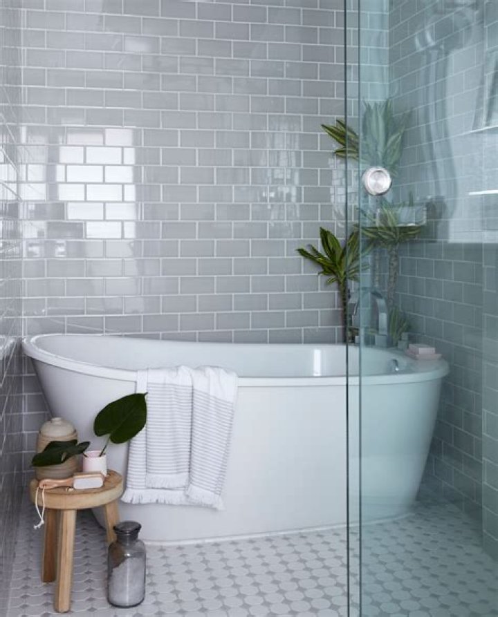 How much does it cost to tile entire bathroom