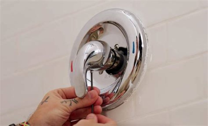 How to fix a leaking bathtub faucet handle quick and easy?