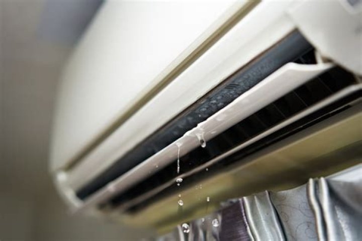 How to fix a water leaking air conditioner?