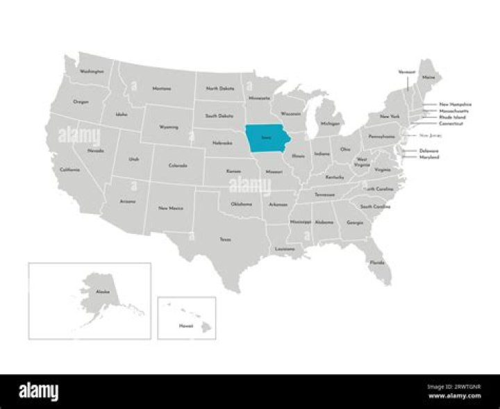 What are the border states of Iowa