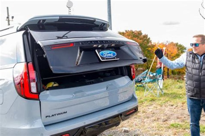 What cars have a split tailgate