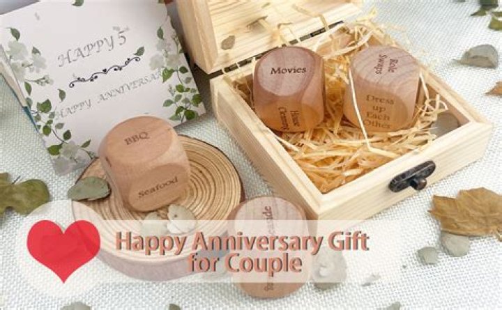 What gift do you give for 1st anniversary