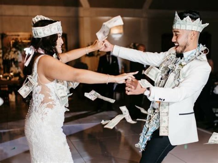 What is a money dance at weddings
