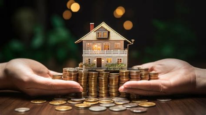 What is the advantage of paying cash for a house