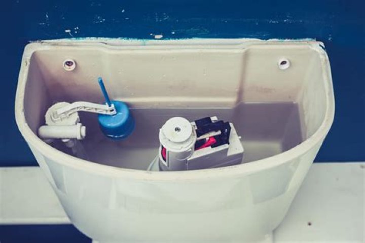 What should water level be in toilet tank?