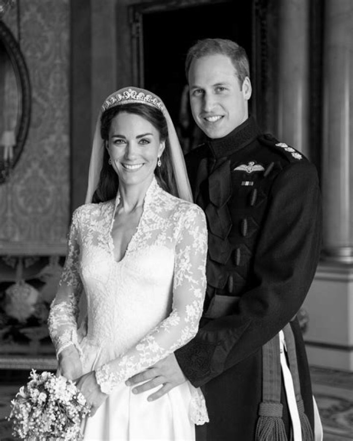 What was Kate Middleton wedding dress made of