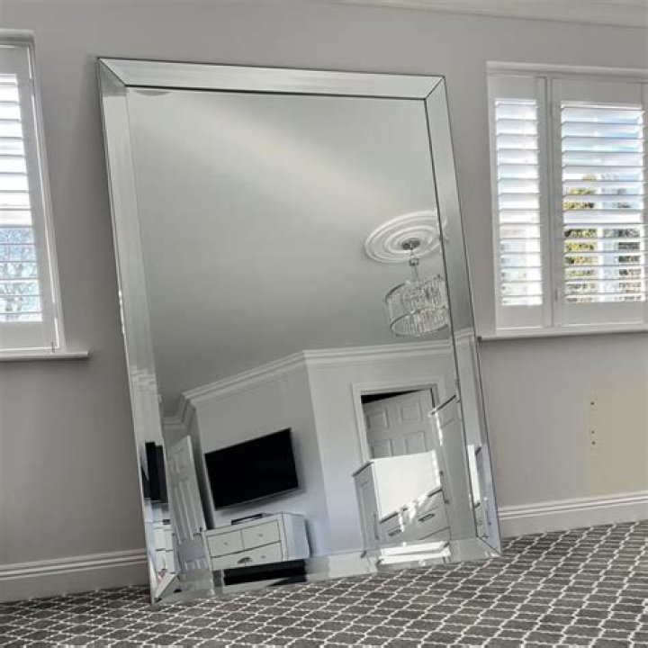 Whats a leaner mirror