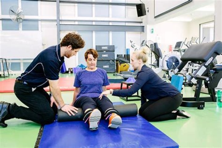 Where do clinical exercise physiologists work